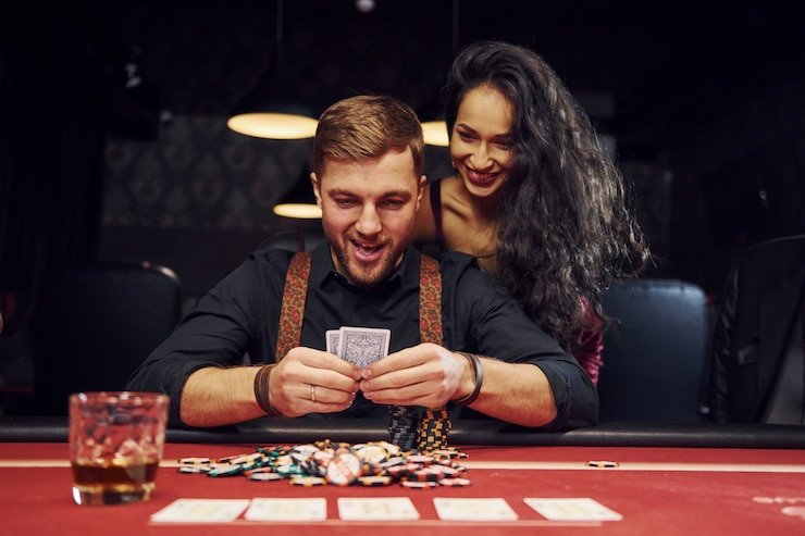 Antarmuka permainan Lucky Twins di platform link 77 dengan dealer langsung dan layar bet